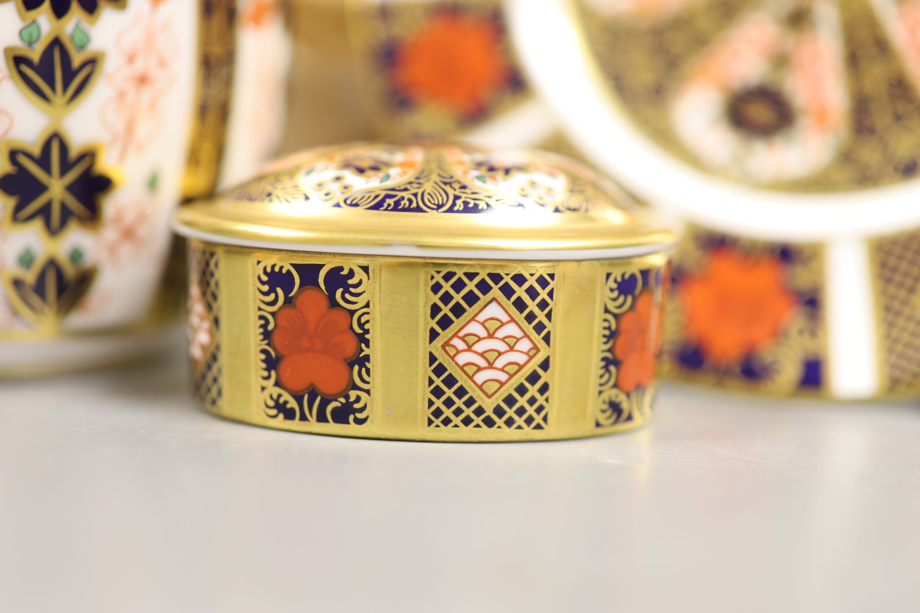 A Royal Crown Derby 'Old Imari' pattern ginger jar and cover, boxed, two similar small plates and a trinket box